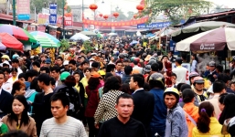 Cái bang lăn lê bò toài xin tiền ở lễ hội Phủ Dầy