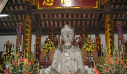 Hàng nghìn du khách về chùa Phật Tích du Xuân 2014