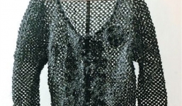 Cô giáo dành 11 năm đan áo từ tóc rụng