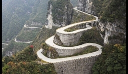 Sởn gai ốc với những con đường chỉ dành cho tay lái siêu dũng cảm