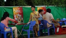 Chăn dắt trẻ em bán hàng: Bóc lột dã man, thu lợi khủng