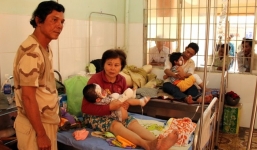 Mẹ khóa cửa, tự thiêu cùng hai con