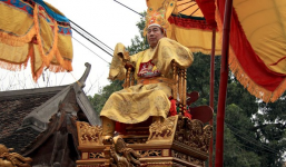 Clip: Xem lễ hội 'rước vua sống' độc đáo ở Hà Nội