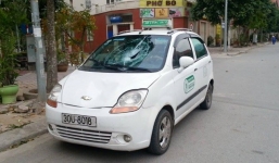 Đi bộ tập thể dục bị xe taxi đâm hất bay 10m