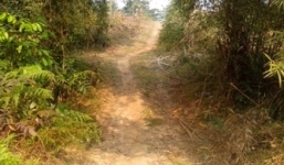 Về nơi thiếu nữ hễ da trắng, má hồng là bị xa lánh