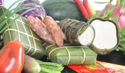 Xót xa đổ thực phẩm Tết vào thùng rác