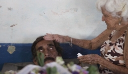 Hoảng hồn đám ma chôn người sống