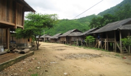 Ám ảnh HIV, thiếu nữ cả bản không dám lấy chồng