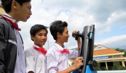 Học sinh lớp 9 chế tạo kính thiên văn