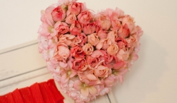 Người độc thân cũng có hoa với “Fake Valentine”