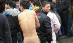 Khoe 'của quý' ép thiếu nữ nhìn 