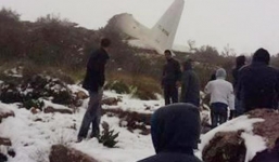 Clip: Rơi máy bay quân sự tại Algeria, 77 người thiệt mạng