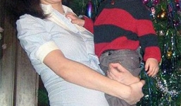 Nga: Bị thang máy kẹp chết trước mặt con