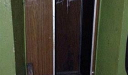 Đau lòng vụ con trai 2 tuổi chứng kiến mẹ bị thang máy kẹp chết