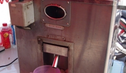 Nước mía siêu sạch trộn đầy giòi bọ