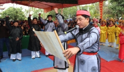 'Ai lấy của công dùng vào việc tư, cầu thần linh đả tử'