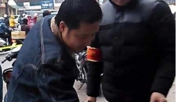 Đi mua sữa cho con, Hồng Sơn bị 141 “sờ gáy” 