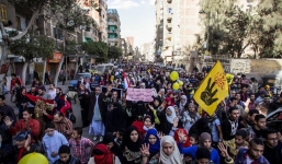 Chùm ảnh: Biển người biểu tình chống quân đội tại Ai Cập