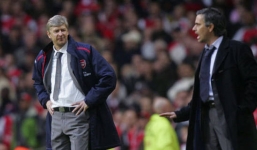 Arsene Wenger: “Jose Mourinho là kẻ ngu ngốc và vô giáo dục”