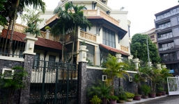 Lộ diện khối nhà và xế hộp khủng của bầu Kiên