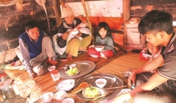 Cuộc sống cơ cực của gia đình có tới... 14 người con