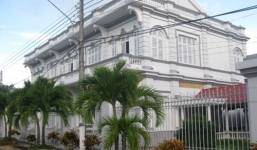 Ngỡ ngàng nhà và đồ cổ 'khủng' của siêu đại gia đất Bạc Liêu