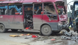 Xe khách phát nổ trên quốc lộ 1A, gần 20 người thương vong