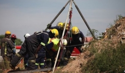 Nam Phi: Sập mỏ vàng, công nhân từ chối cứu hộ