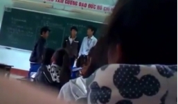 Bị giáo viên tát, học sinh đánh trả thầy ngay trên bục giảng