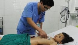 Bé trai 7 tuổi bị ong đốt hơn 100 mũi được cứu sống