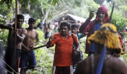 Bộ lạc da đỏ truy quét mỏ vàng bất hợp pháp