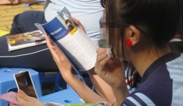 Nữ sinh đến trường trang điểm như đi tiệc