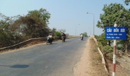 Buồn chuyện gia đình, nữ sinh lớp 8 nhảy sông tự tử