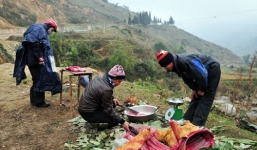 Rét hại kéo dài, thịt trâu bán tràn lan trên quốc lộ