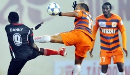 Đinh Văn Ta bị phạt nặng, ĐT. Long An kiện cả BTC sân Ninh Bình