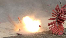 Tiền Giang: Pháo nổ đỏ đường