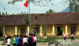 Đổ cột đỡ mái trường, học sinh lớp 4 chết thảm