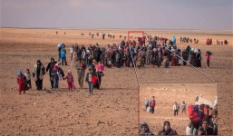 Sự thật sau bức ảnh “bé 4 tuổi chạy tị nạn một mình giữa sa mạc”