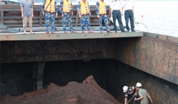 Bắt giữ tàu chở trên 3.000 tấn quặng không rõ nguồn gốc