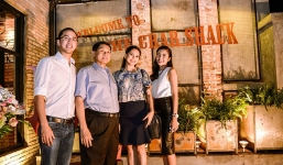 Gia đình chồng mừng Hà Tăng làm bà chủ