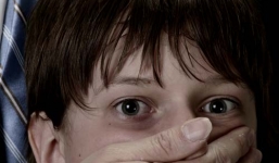 Cô giáo 42 tuổi cưỡng dâm học sinh 13 tuổi