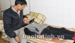 Thầy giáo tát học trò thủng màng nhĩ