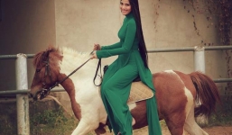 Trương Thị May khác lạ trong tà áo dài mạnh mẽ trên lưng ngựa