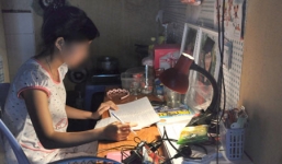 Những nữ sinh vác bụng bầu lên giảng đường