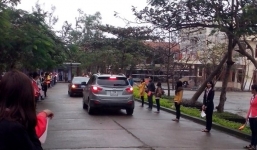 Bắt học sinh đội mưa làm tiêu binh: “Nịnh cấp trên thái quá!”