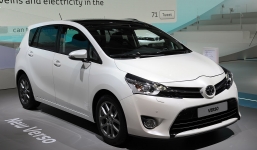 Xe Toyota sẽ dùng động cơ của BMW