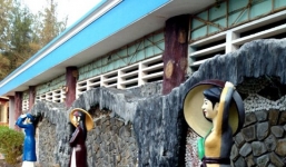 Bị vợ đẩy vào cảnh tù tội, đại gia Lê Ân dựng tượng trả hận