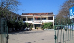 Thầy giáo đánh học trò xin về quê