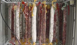 Chế xúc xích từ ...phân trẻ em