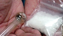 Bắt bốn kẻ có súng và lựu đạn buôn heroin